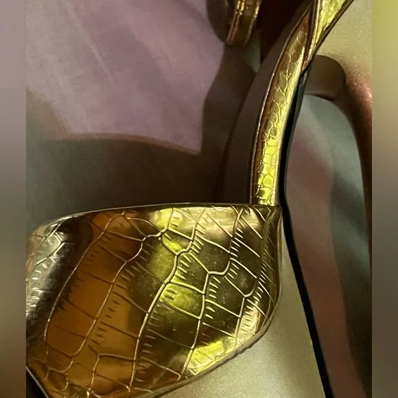 GOLD PLATFORM MULE US 9 woman’s ⛄️ - Picture 10 of 12